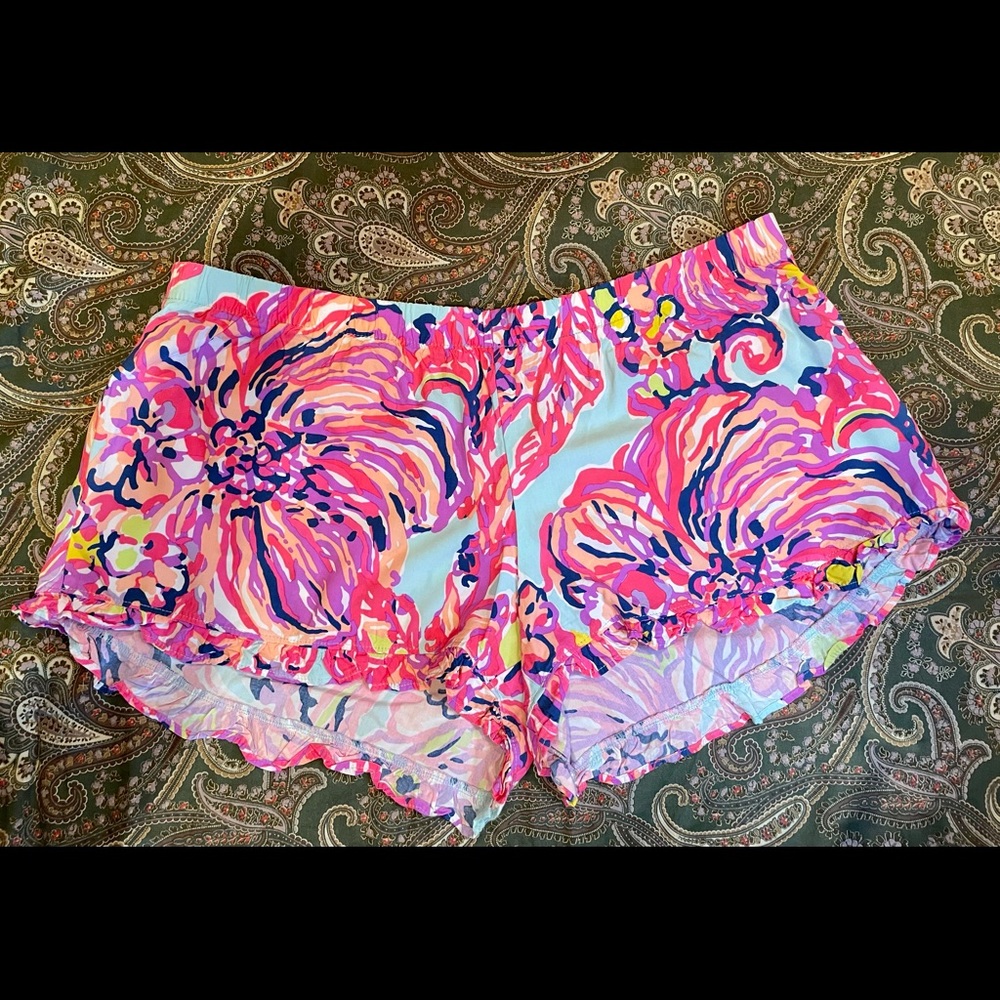 Lilly Pulitzer, Large, 3” inseam, elastic waist, front 10” long, back 12”long